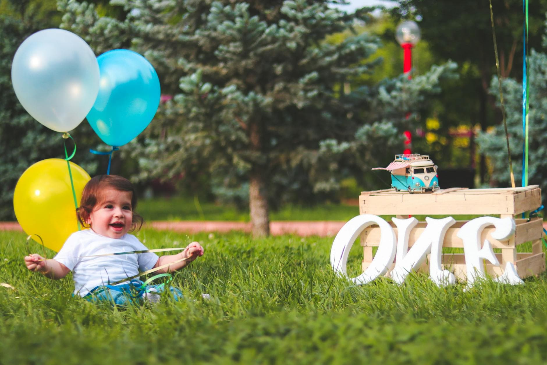 Bébé de 1 an souriant, instant de douceur